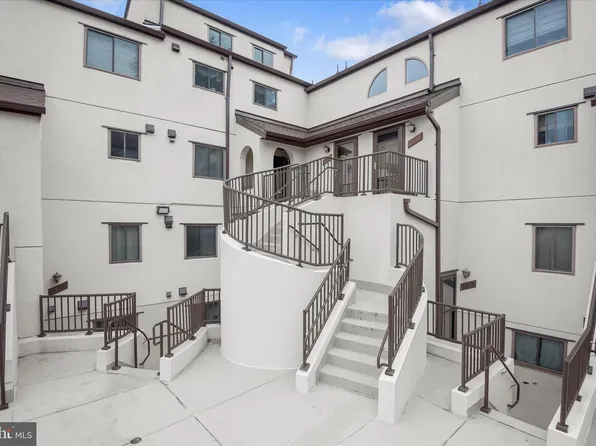 8908 Battery Pl #5, Bethesda, MD 20814