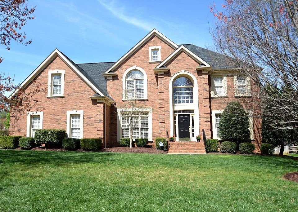 Full Brick w/ Quoins, on Cul-de-Sac Street