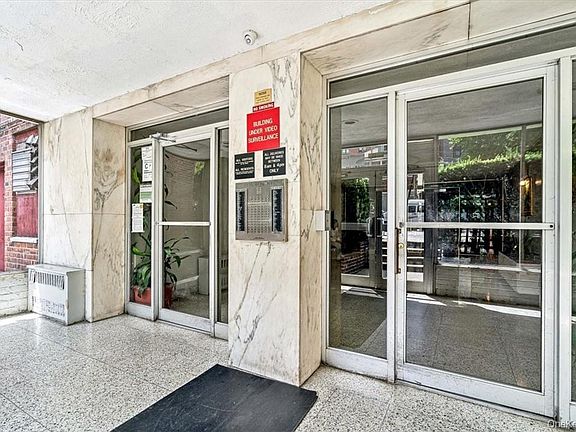3rd image of 2835 Webb Avenue #6C