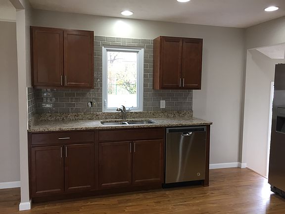 4th image of 7251 Chateau Dr