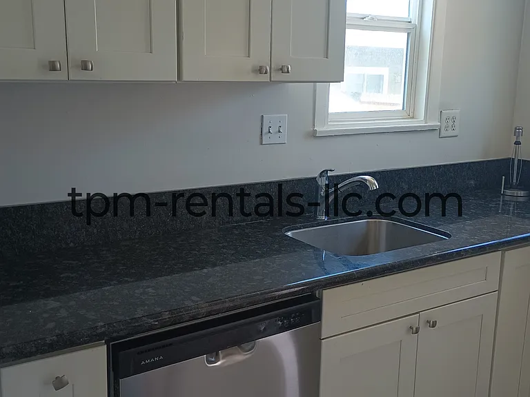 469 N 3rd Ave #C — Photo 9
