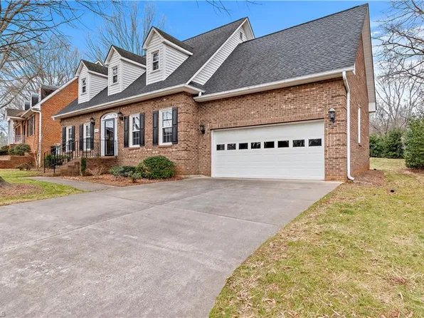 2825 Silas Ridge Rd, Winston Salem, NC 27106