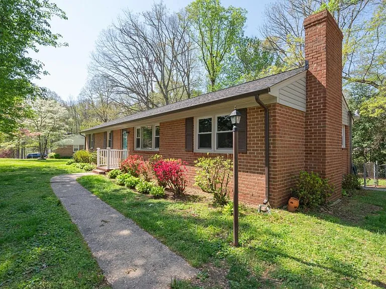 2900 Clintwood Rd — Photo 3