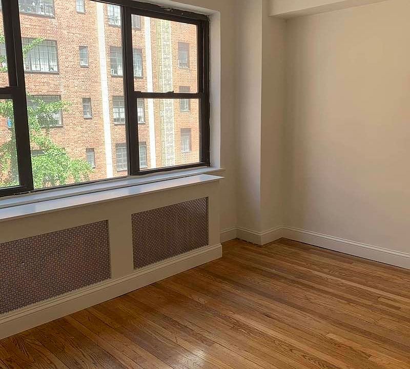 1st image of 330 E 43rd St APT 1002
