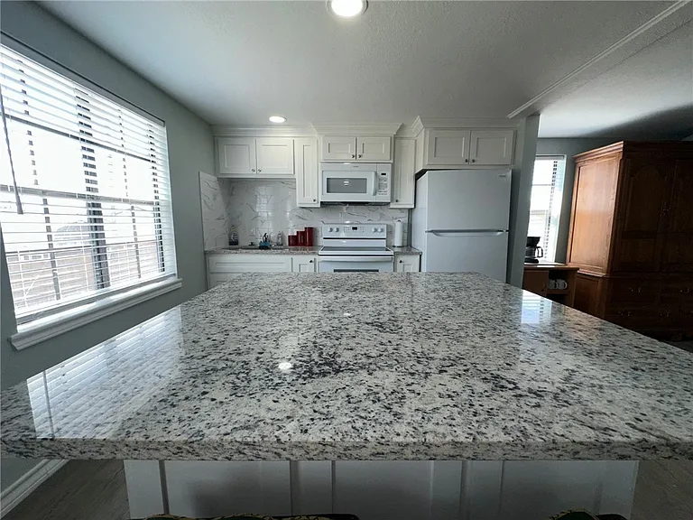 201 Volpe Cir — Photo 12
