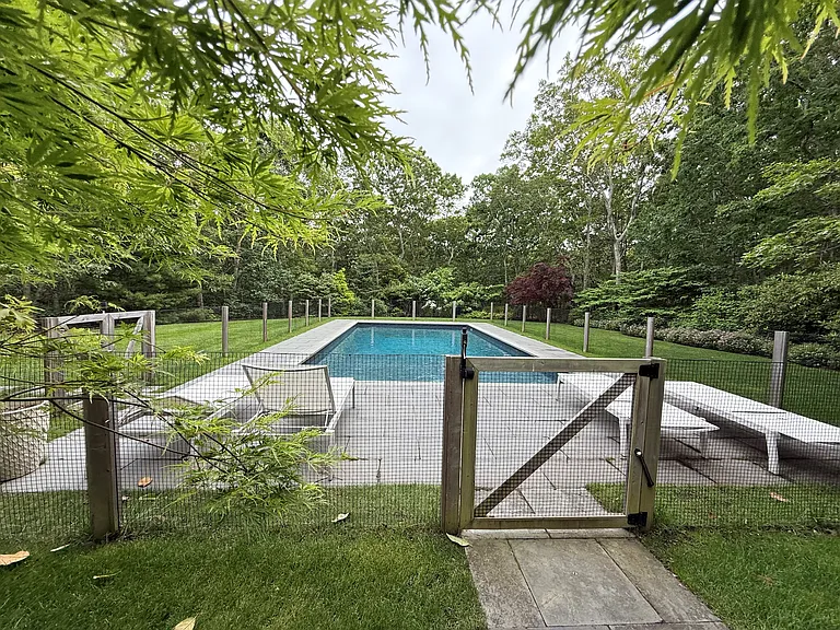 749 Edge Of Woods Rd — Photo 14