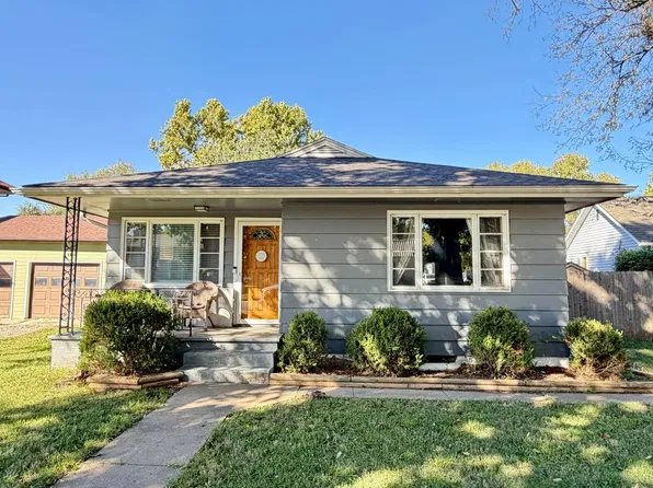220 E Lincoln St, Waterville, KS 66548
