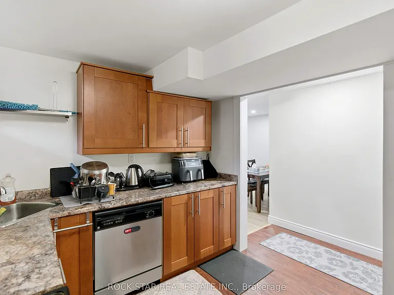 111 Britten Close #BASEMENT — Photo 9