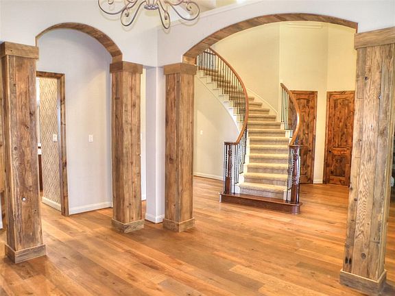 4th image of 1608 Heather Springs Ln