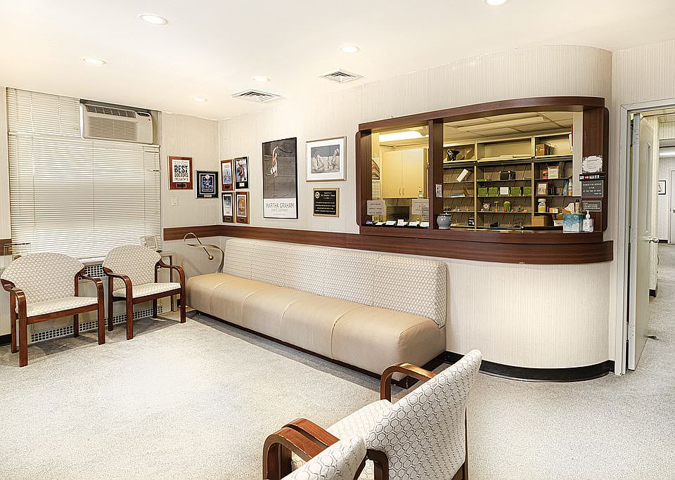 1st image of 1095 Park Ave #1B