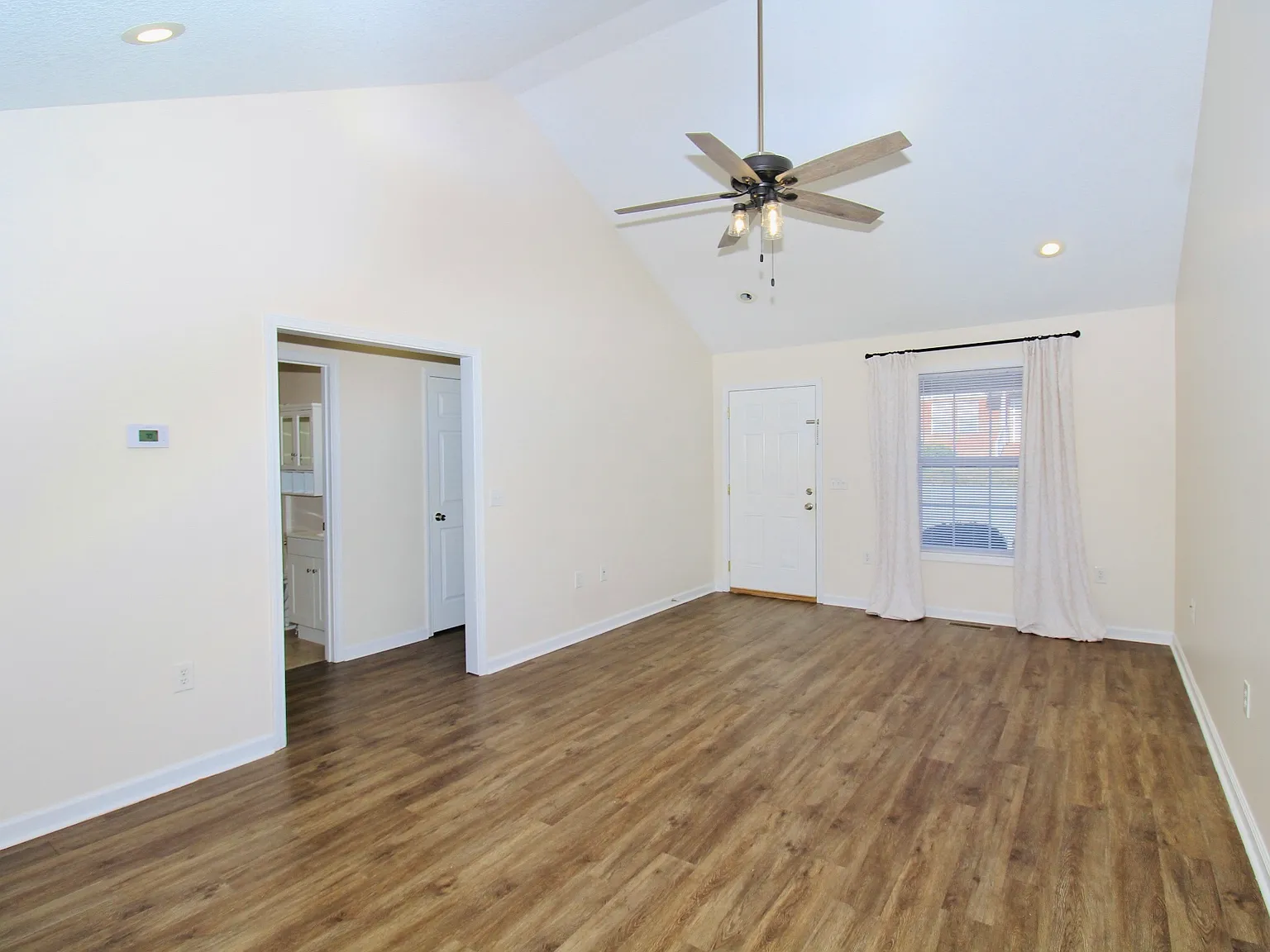 2 bed, 1200 sqft, $1,300 — Photo 4
