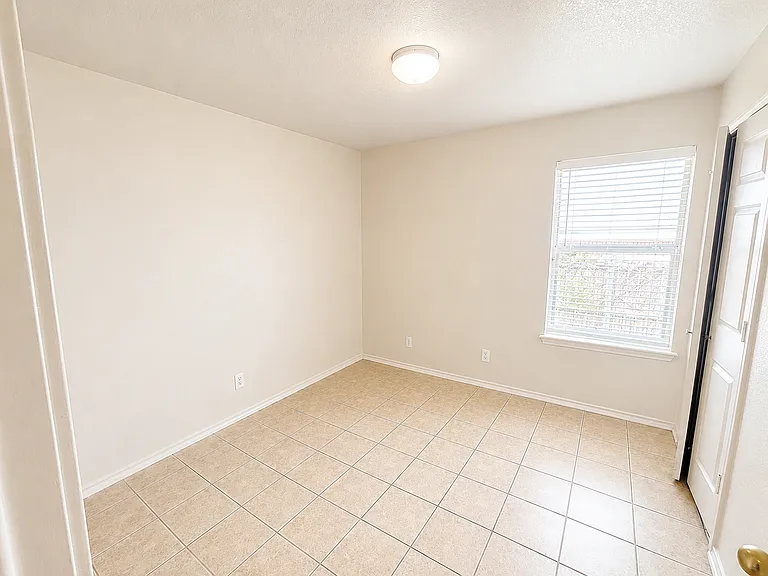 320 Jeff Gordon Dr — Photo 12