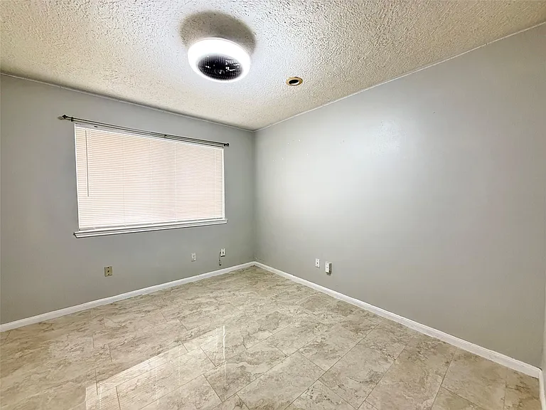 9002 Sabastian Dr — Photo 13