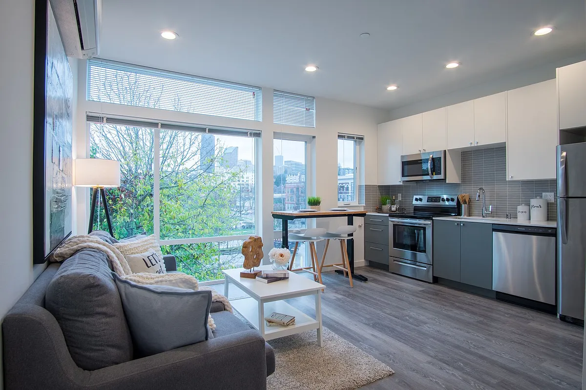 Building Photo - 1413 E Yesler Way #C