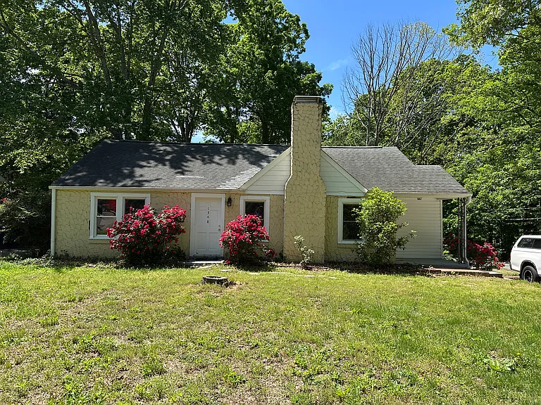 1348 Brookwood Dr — Photo 1
