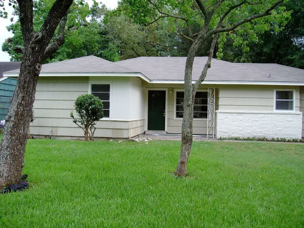 5774 Belarbor St, Houston, TX 77033