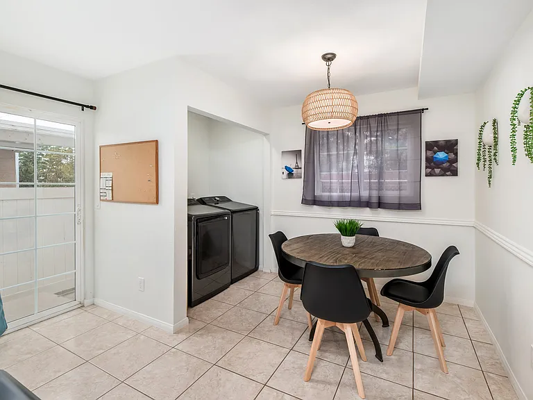 2971 Franklin Ave — Photo 8