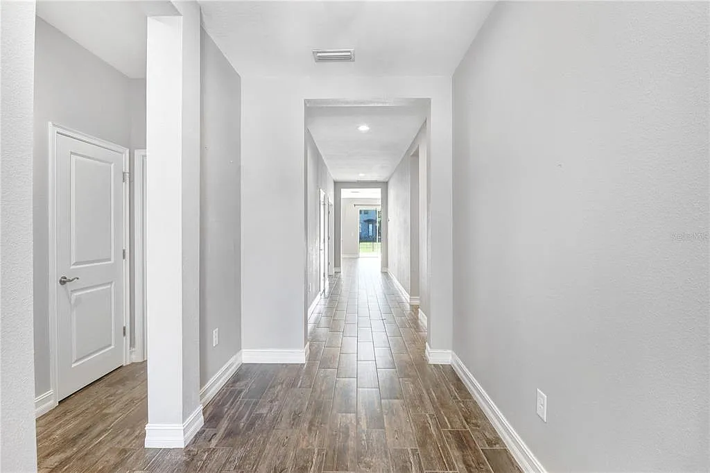 4 bed, 3.0 bath, 2352 sqft, $3,200 — Photo 3