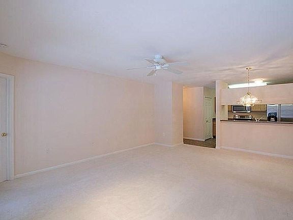 5th image of 2704 S Knightsbridge Cir