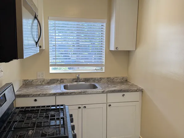 1817 V St #A, Sacramento, CA 95818