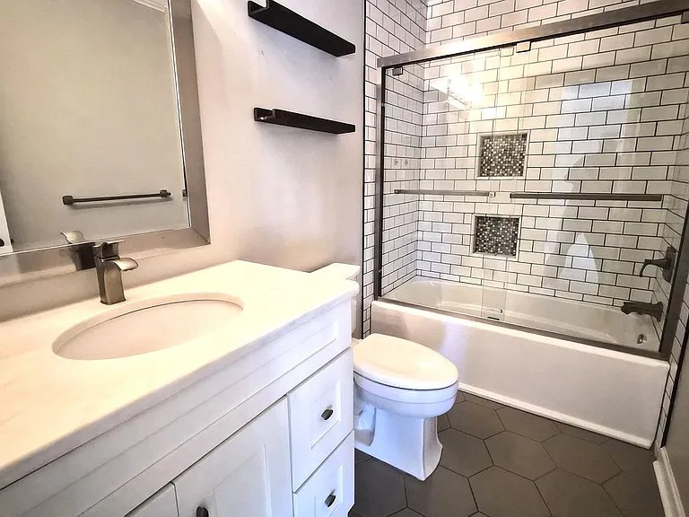 900 N Main St #19 — Photo 13