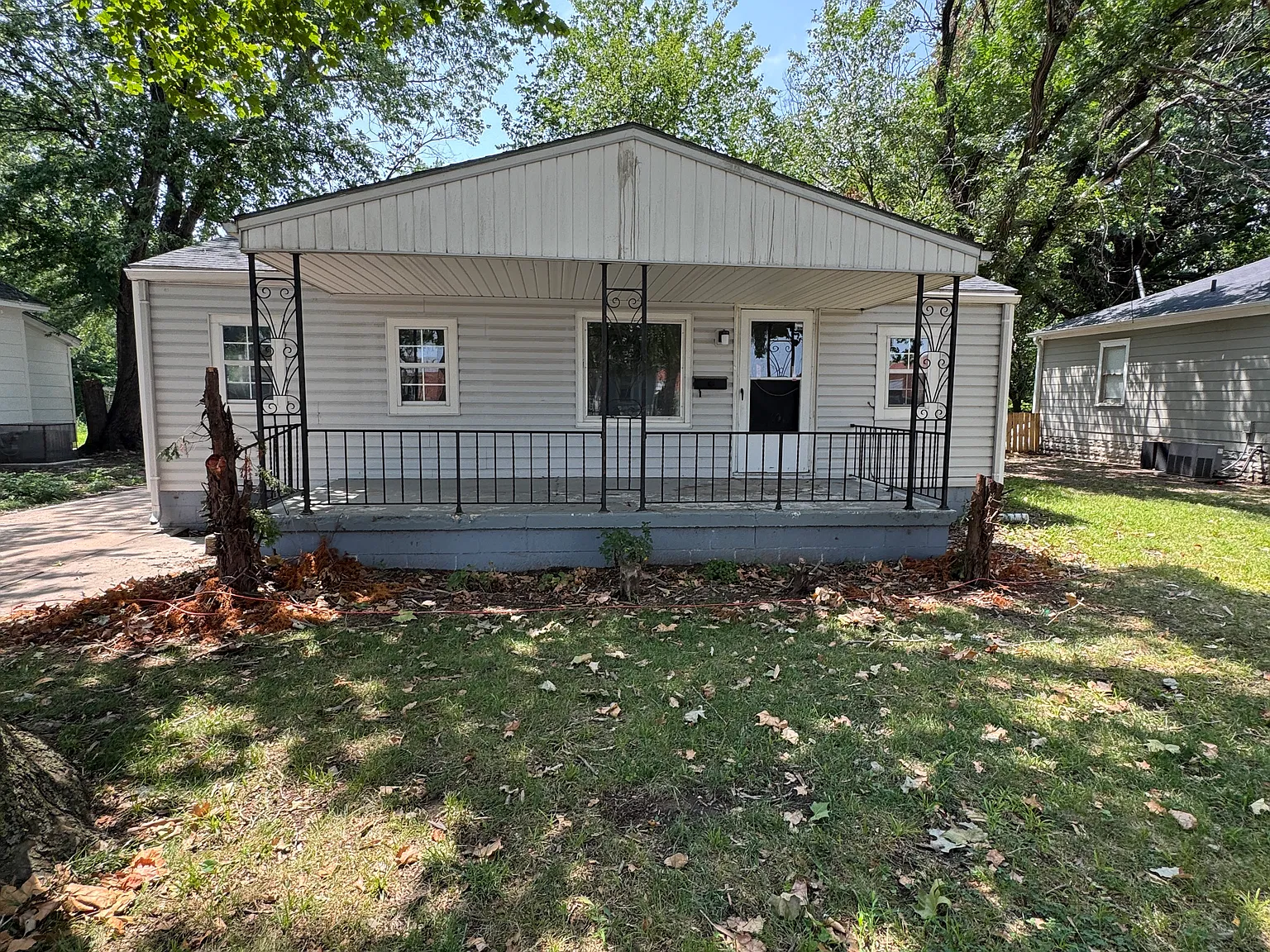 2 bed, 1002 sqft, $1,200 — Photo 1