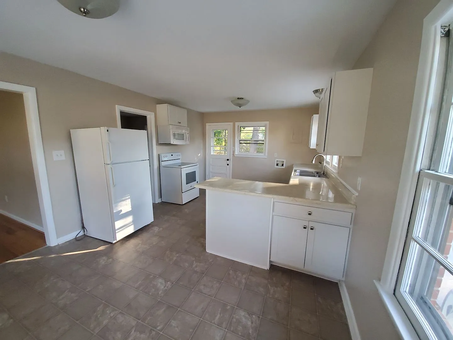 525 Terry Circle ~ Glendale Acres — Photo 2