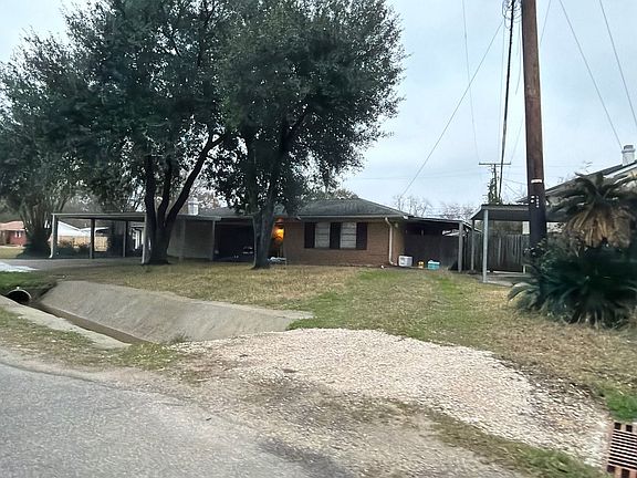 3rd image of 1050 Lamar St