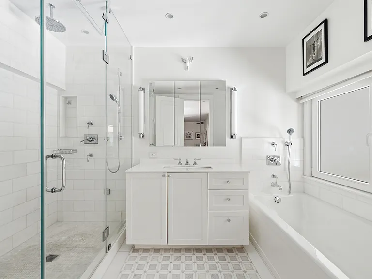 240 Centre St #4R — Photo 14