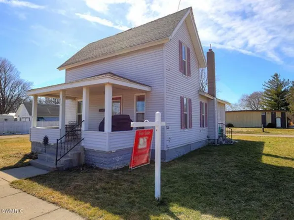 124 Amity St SE, Lowell, MI 49331
