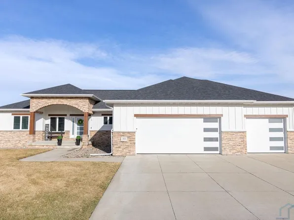 704 Kingston Cir, Sergeant Bluff, IA 51054