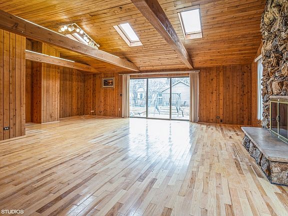 4th image of 277 Montclare Ln