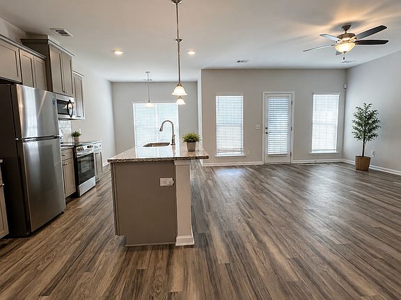 3rd image of 110 Exmoor Cir