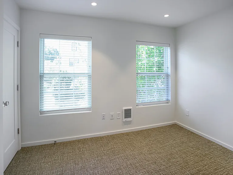 784 Farmington Ave — Photo 14