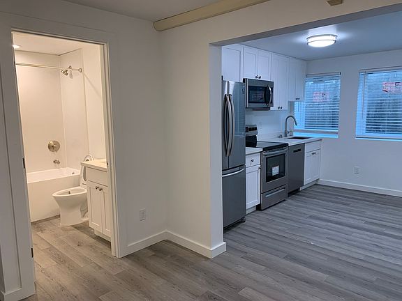 3rd image of 427 Summit Ave E #B