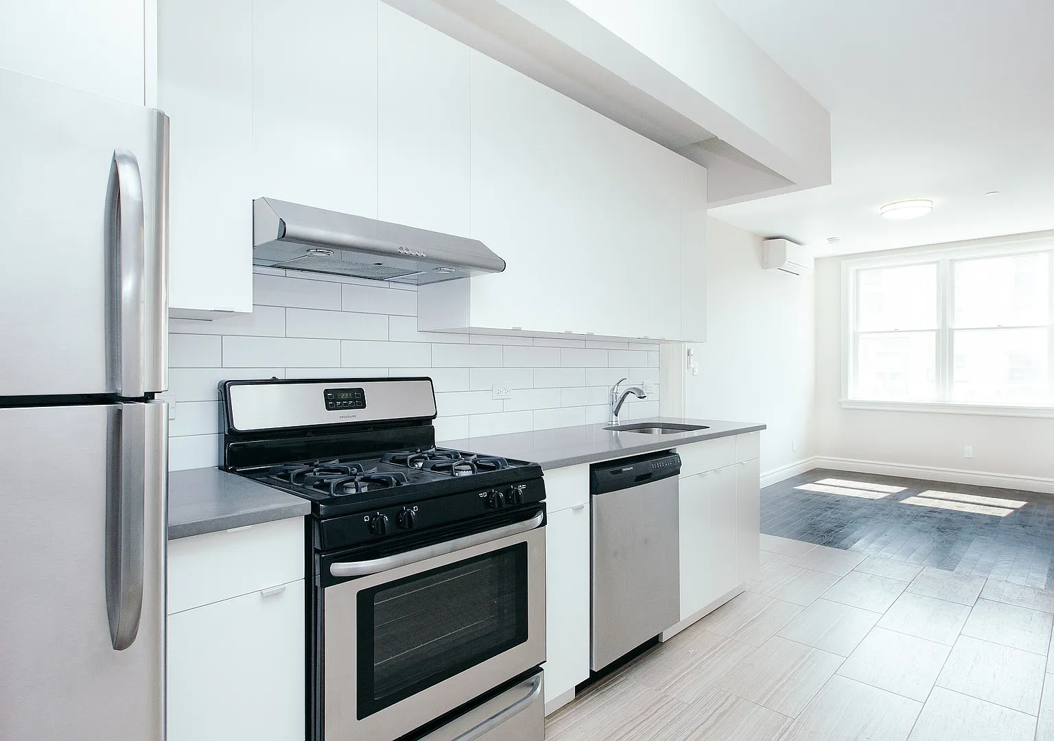 439 Knickerbocker Avenue — Photo 1