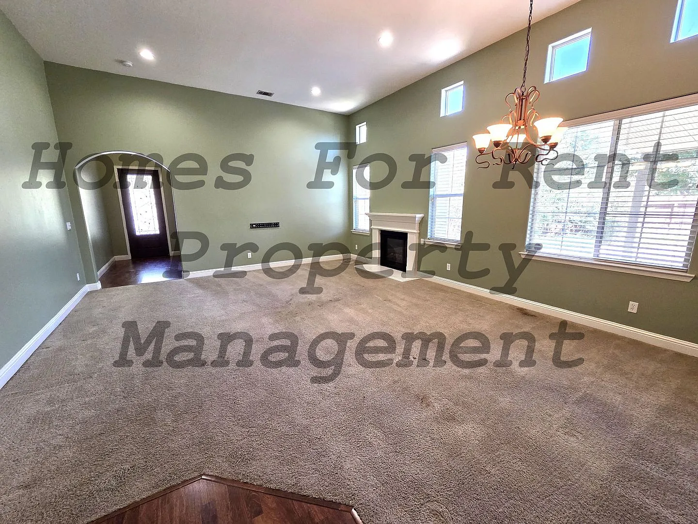 Large 3 Bedroom 3 Bath Home — Photo 3