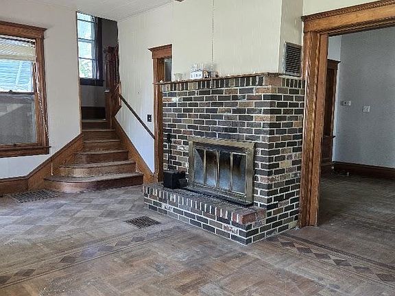 4th image of 1106 W 4th St