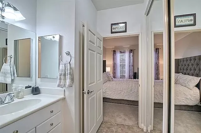 10840 Sabre Hill Dr — Photo 1