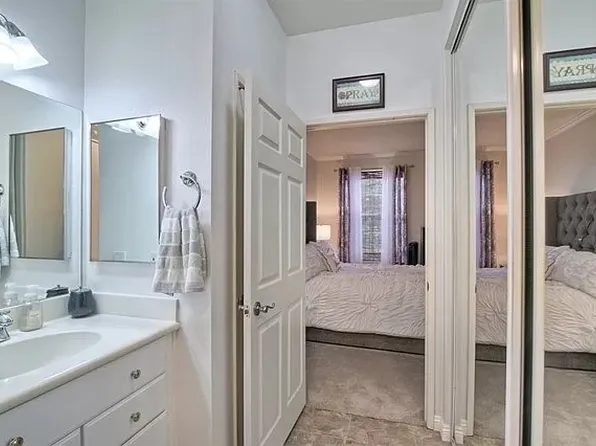 10840 Sabre Hill Dr Unit 220, San Diego, CA 92128