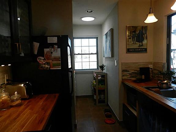 3rd image of 624 Bellaire Dr APT D