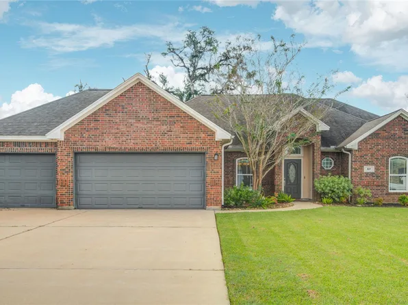 57 Red Maple Ct, Lake Jackson, TX 77566