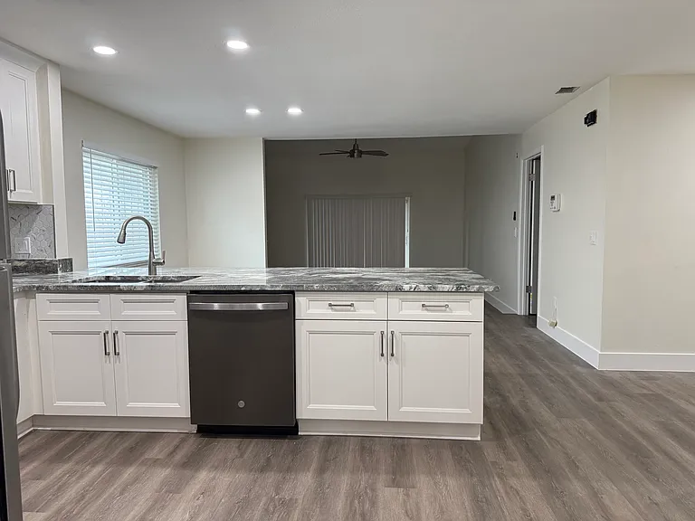 995 Beach Breeze Dr — Photo 15