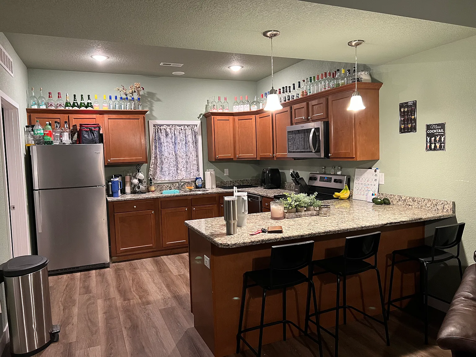 4 bed, 4.5 bath, 2100 sqft, $2,400 — Photo 2