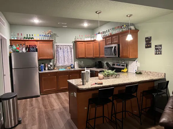 903 Sunset Ave, Manhattan, KS 66502