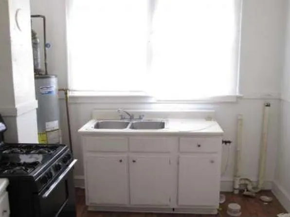 325 Apple Ave, Hampton, VA 23661