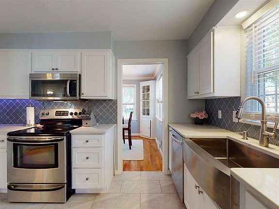 5th image of 1020 E Elmhurst Ave