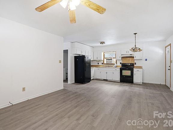 4th image of 667 Niblick Dr