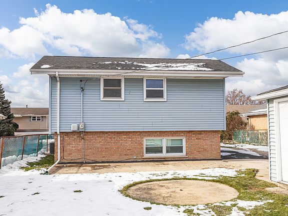 3rd image of 13601 Loomis Ln