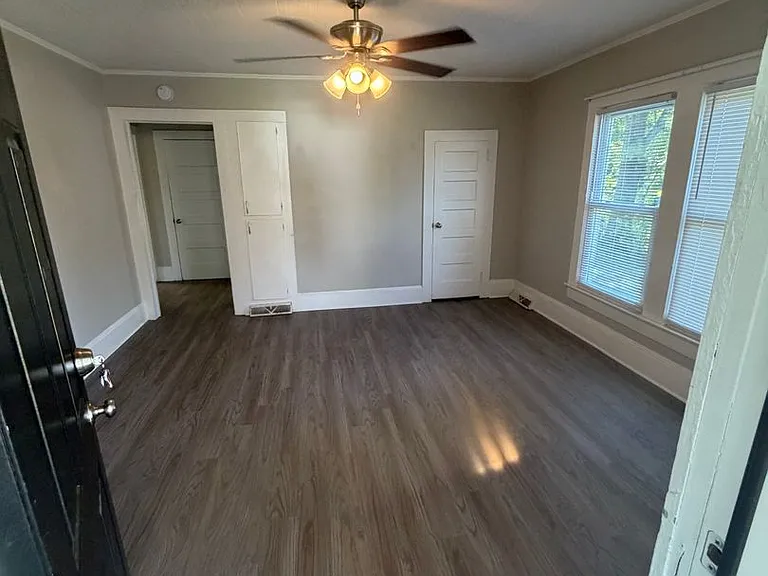 918 Laura Ave — Photo 3